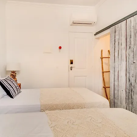 לינה וארוחת בוקר Garam 4*